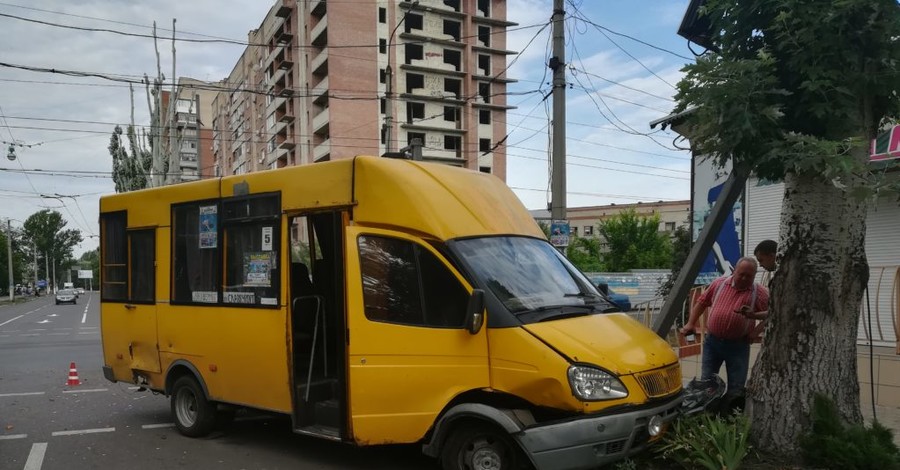 В Славянске столкнулись маршрутка и 