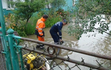 Непогода оставила без света жителей 10 областей, подтоплены сотни домов