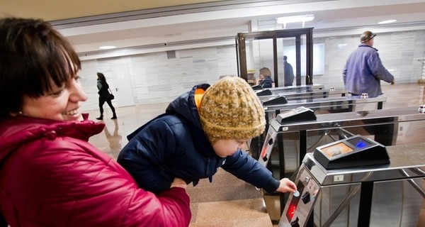 В киевском метро синие жетоны снова заменят на зеленные