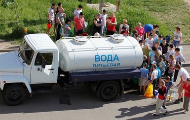 Нехватка хлора в стране: питьевую воду уже дают по часам