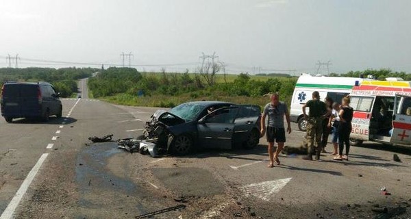 Под Бахмутом столкнулись машины: 3 человека погибли, 7 - травмированы