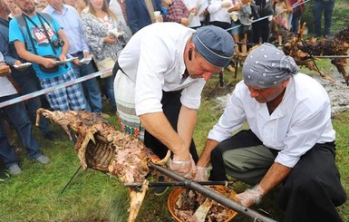 ХХV Международный гуцульский фестиваль: Тайны карпатской кухни и за что Руслану Сеничкину поставили пятерку