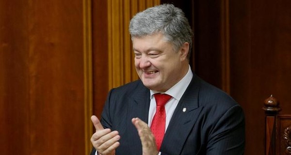 СМИ: Порошенко позвонил журналистке, чтобы опровергнуть информацию о своем отдыхе в Испании