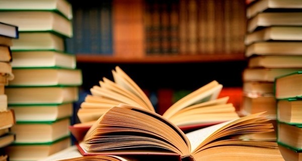 В Украину запретили ввозить из России учебник по английскому и книгу о шпионках