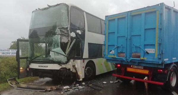 На Львовщине в ДТП попал туристический автобус из Венгрии