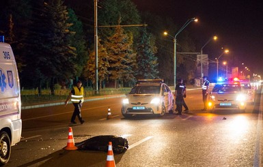 В Киеве две машины переехали человека