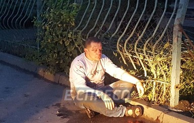 В Киеве пьяный водитель сбил женщину и уснул в кустах