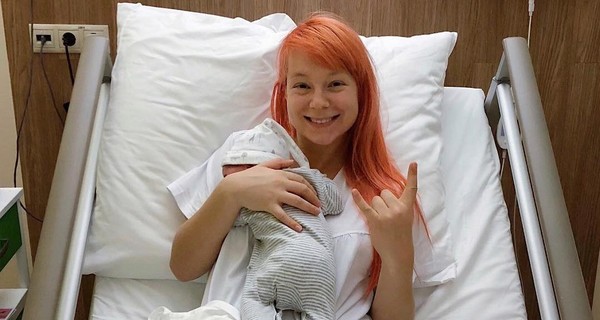 Тарабарова впервые показала новорожденного ребенка