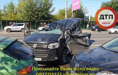 В центре Киева произошла масштабная авария с 5 автомобилями