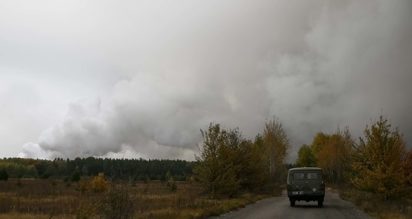 Взрывы в Ичне: горит военный арсенал, эвакуировать должны 19 тысяч человек