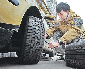 Зачем «переобувать» машину и проверять давление? 