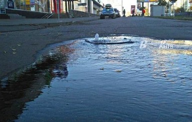 На проспекте Победы в Киеве бьют 