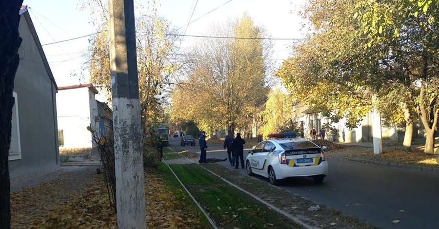 В Одессе полицейский застрелил убийцу, вооруженного топором