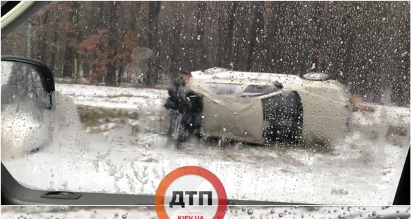 В Киеве первый снег привел к пробкам и массовым ДТП