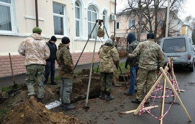 Под Харьковом в провале асфальта нашли подземный ход времен казачества