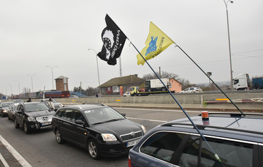 Митинг евробляхеров под Одессой: полиция скучает и мерзнет, придорожные кафе ликуют