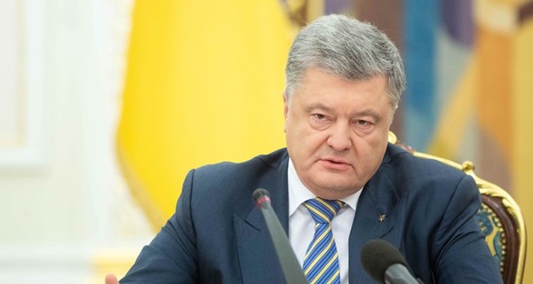 Порошенко изменил срок военного положения