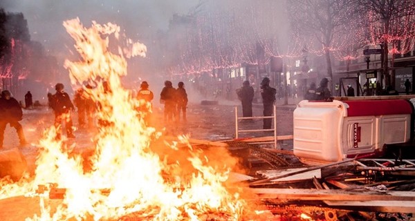 Протесты во Франции: дело идет к госперевороту