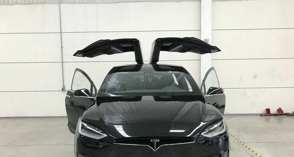 Tesla представила бронированный вариант электрокара