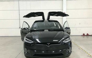 Tesla представила бронированный вариант электрокара