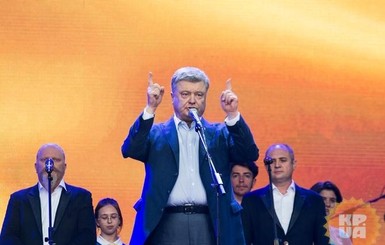 Порошенко уехал в Днепр открывать турнир по футзалу