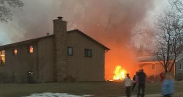 Самолет упал на жилые дома в Южной Дакоте