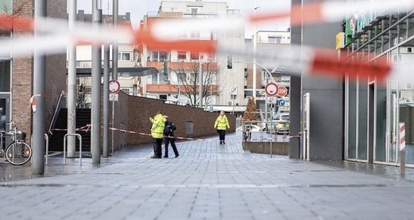 Легковушка несколько раз протаранила группу людей в Германии