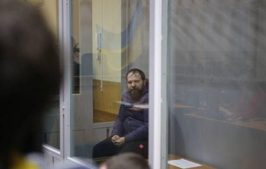 Подозреваемого в убийстве своей семьи программиста привезли в суд