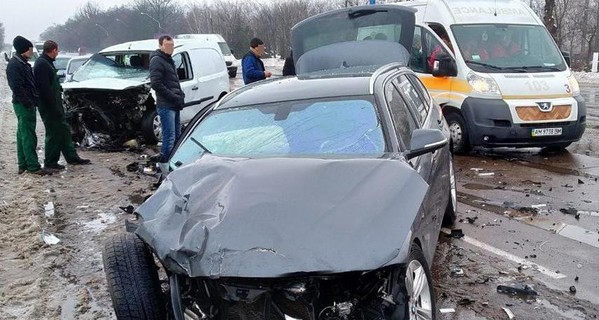 Под Житомиром в ДТП попала машина конвойной службы полиции