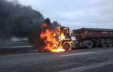 В Волынской области на дороге сгорел грузовик