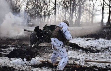 В Донбассе погиб украинский военный, еще 2 - ранены