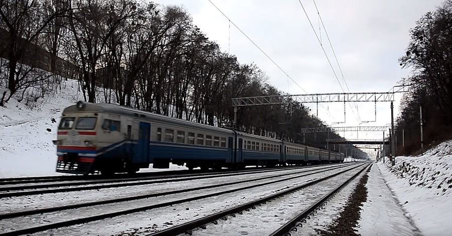 В электричке под Киевом пассажир усмирял пьяную компанию выстрелами