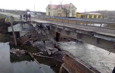 Обвал моста на Тернопольщине: 