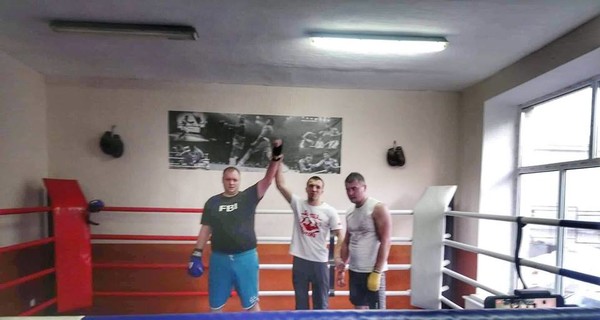 Перепалка в Фейсбуке довела политолога и журналиста до встречи на ринге