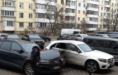 В Киеве взорвали припаркованный у дома Audi Q7