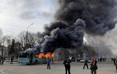 В Чернигове на ходу вспыхнул троллейбус с людьми