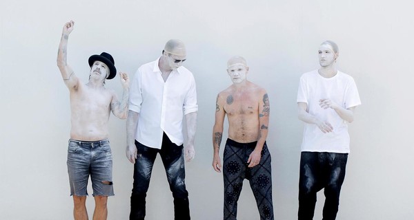 Red Hot Chili Peppers дают концерт у пирамид: смотри прямо сейчас