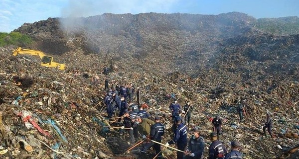 Пожар под Нежино: горит около 7 га свалки