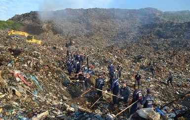 Пожар под Нежино: горит около 7 га свалки