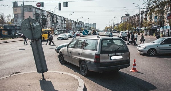 В Киеве водитель пытался спасти котенка и погиб