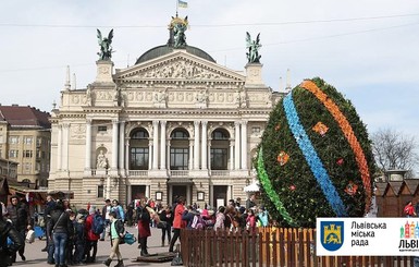 Деревья с писанками, фестиваль мяса и странствующие музыканты из Голландии: как отметят Пасху и майские в Украине