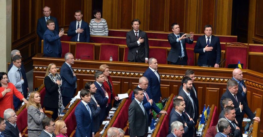 В новой Верховной Раде может стать больше женщин и молодежи