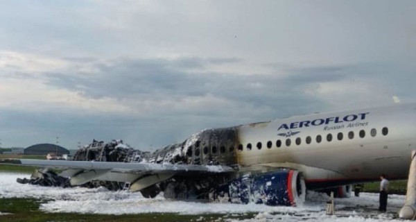 Появилось видео, снятое внутри горящего самолета при аварийной посадке в Шереметьево