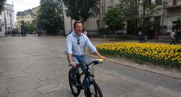Ляшко приехал к Зеленскому на велосипеде