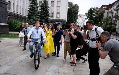 Ляшко купил себе велосипед, а вчера был на арендованном