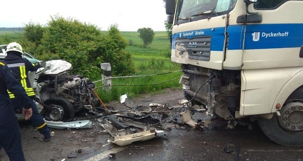 На Тернопольщине в аварии погибли четверо сотрудников 