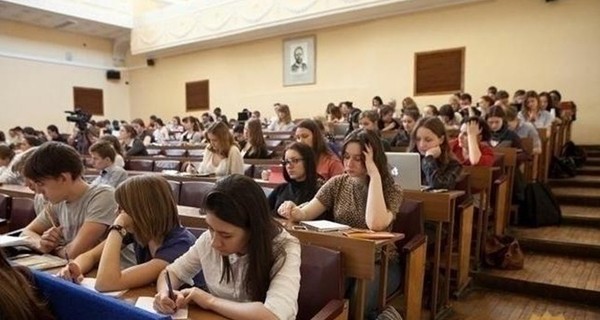 ВНО по украинскому “провалили” 16%, а по математике - 18%