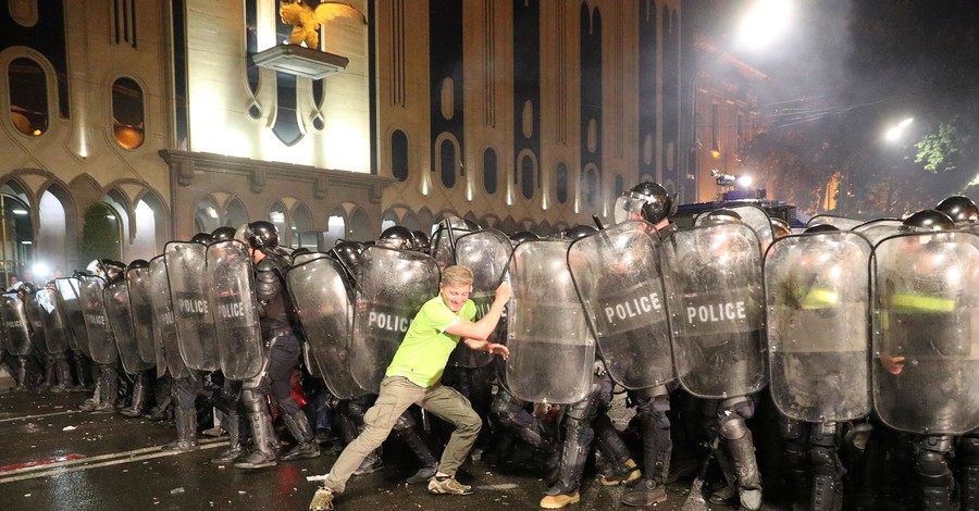 В Грузии возобновились протесты