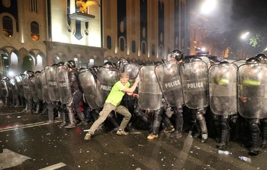 В Грузии возобновились протесты