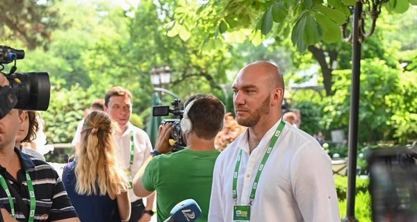 Алексей Леонов заявил, что баллотируется от Слуги Народа
